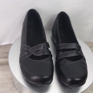 Clarks Elegant Black Women's Shoes size 10 pre owned good condition